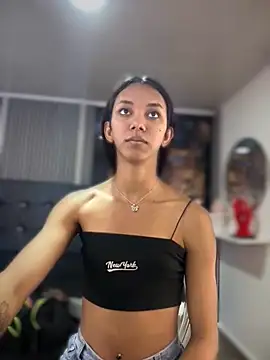 Snapshot of Nikol_Rang__ chatting on 09/26/25, 06:45 Nikol Rang online show from 09/26/25, 06:45