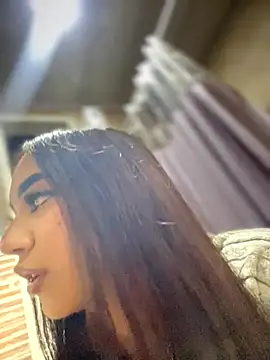 Snapshot of Nikol_Rang__ chatting on 10/17/25, 02:48 Nikol Rang online show from 10/17/25, 02:48