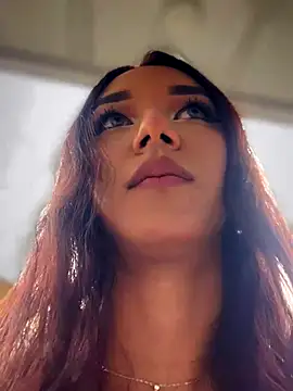 Snapshot of Nikol_Rang__ chatting on 10/22/25, 08:52 Nikol Rang online show from 10/22/25, 08:52