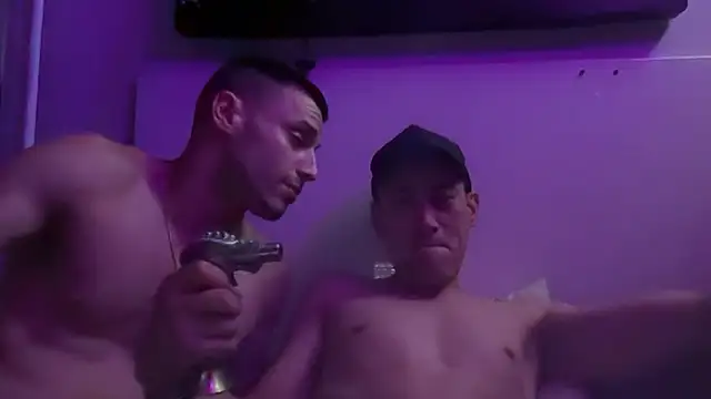 Snapshot of hot_shot_13 chatting on 11/07/25, 10:04 hot shot 13 online show from 11/07/25, 10:04