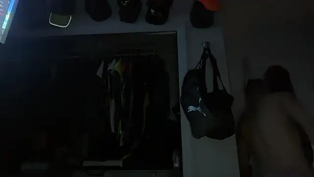 Snapshot of hot_shot_13 chatting on 12/20/25, 03:13 hot shot 13 online show from 12/20/25, 03:13