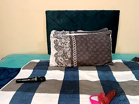 Snapshot of chloechrome chatting on 03/21/25, 05:23 chloechrome online show from 03/21/25, 05:23