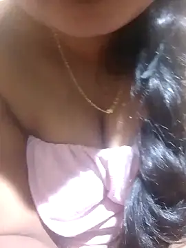 Snapshot of Diwya69 chatting on 11/07/25, 03:17 Diwya69 online show from 11/07/25, 03:17