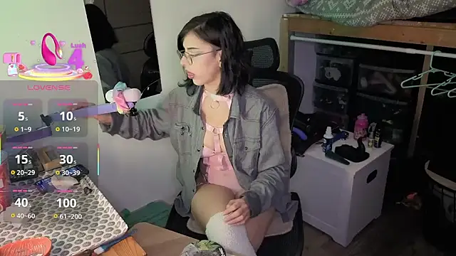 LisandreLaVenale online show from 02/04/26, 10:47