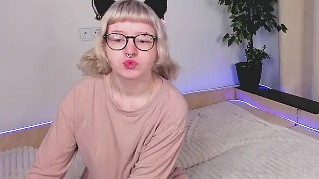 Snapshot of EdythElswick chatting on 04/01/26, 04:24 EdythElswick online show from 04/01/26, 04:24