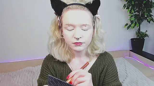 Snapshot of EdythElswick chatting on 04/04/26, 04:55 EdythElswick online show from 04/04/26, 04:55