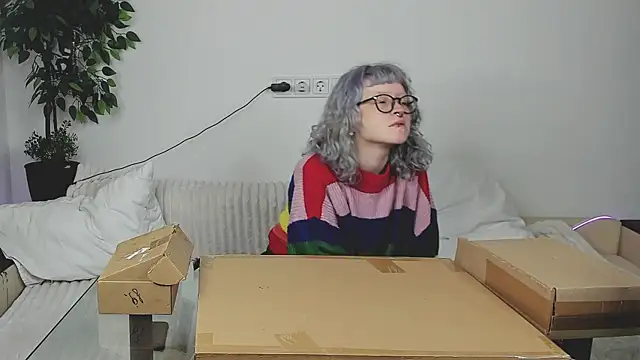 Snapshot of EdythElswick chatting on 04/10/26, 04:28 EdythElswick online show from 04/10/26, 04:28