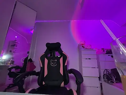 Snapshot of Julamayana chatting on 12/20/24, 06:24 Julamayana online show from 12/20/24, 06:24