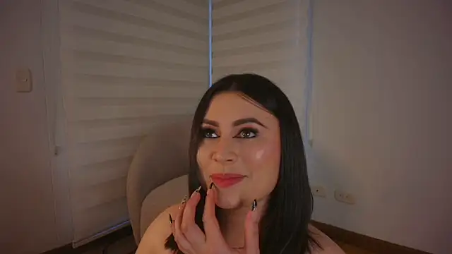 venusleroy  online show from 10/22/25, 10:20