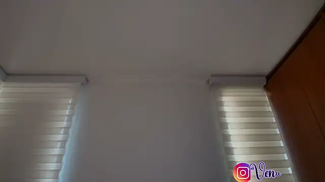 venusleroy  online show from 11/23/25, 09:03