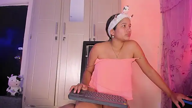 dafnezahiraa  online show from 05/23/26, 07:40