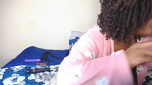 Snapshot of 2Sweetysmile chatting on 09/30/25, 09:25 2Sweetysmile online show from 09/30/25, 09:25