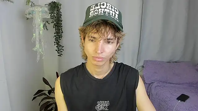 santy-kitty online show from 10/15/25, 01:06