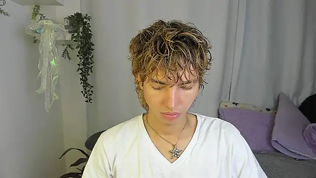 santy-kitty online show from 10/17/25, 02:26