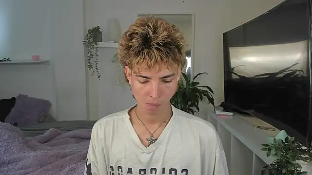 santy-kitty online show from 10/30/25, 05:57