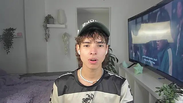 santy-kitty online show from 12/03/25, 03:47