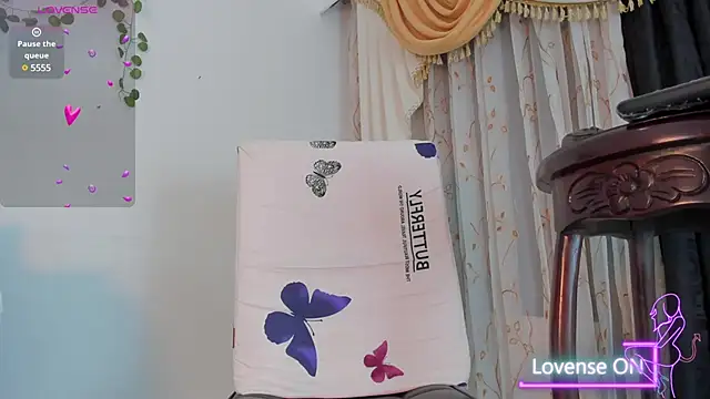 Snapshot of saskia_secret chatting on 02/22/25, 08:42 saskia secret online show from 02/22/25, 08:42