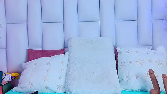 AlliciaKim online show from 01/13/25, 10:24