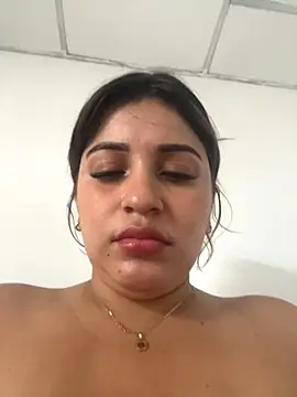 perlita05 online show from 11/22/25, 07:35