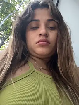 perlita05 online show from 12/17/25, 10:27