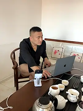 ShaoZian 1 online show from 10/31/25, 04:02