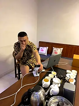 ShaoZian 1 online show from 10/31/25, 05:36