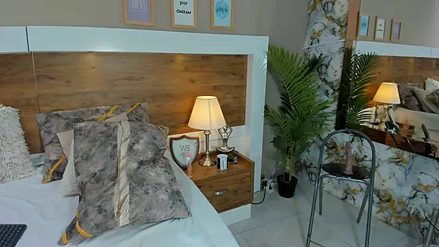 EmaBakker online show from 02/20/25, 06:24