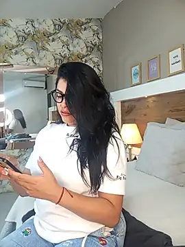 EmaBakker online show from 12/14/25, 12:10