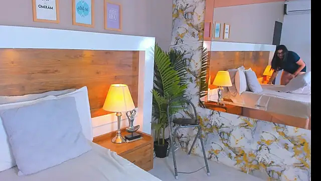 EmaBakker online show from 04/15/26, 04:52