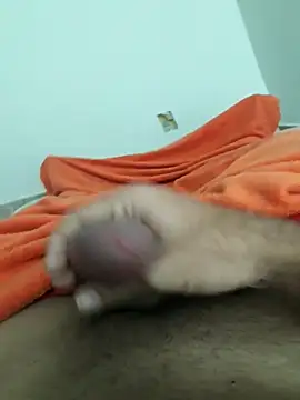 Snapshot of lm279 chatting on 10/31/25, 09:10 lm279 online show from 10/31/25, 09:10