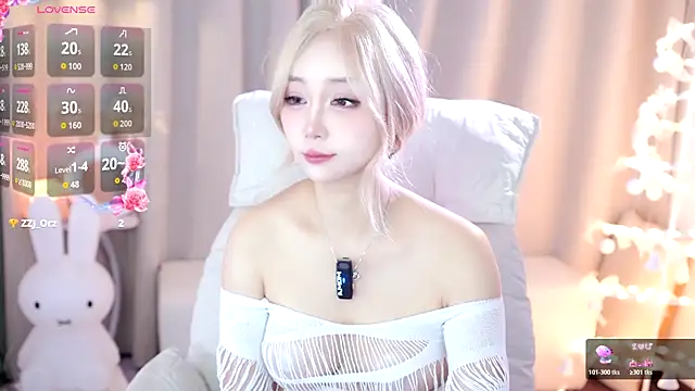 UUKiss  online show from 10/23/25, 03:22