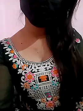 Snapshot of Mahi_Baby25 chatting on 11/22/25, 02:54 Mahi Baby25 online show from 11/22/25, 02:54