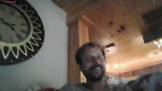 Snapshot of thecatrangler chatting on 09/21/25, 09:27 thecatrangler online show from 09/21/25, 09:27