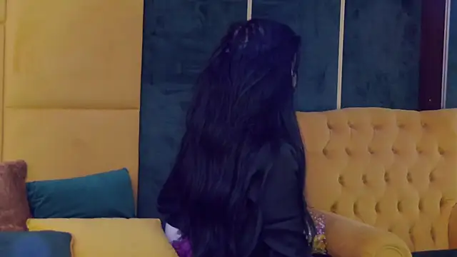 Snapshot of GiuliaHarvey chatting on 03/18/25, 06:36 GiuliaHarvey online show from 03/18/25, 06:36