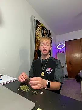 twentywithafelonyy online show from 12/16/24, 02:57