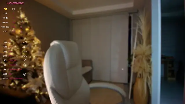 auroracaruso11 online show from 12/19/24, 11:25