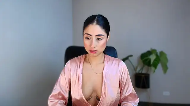 auroracaruso11 online show from 12/13/25, 09:20