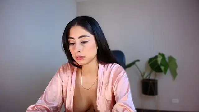 auroracaruso11 online show from 12/14/25, 08:57