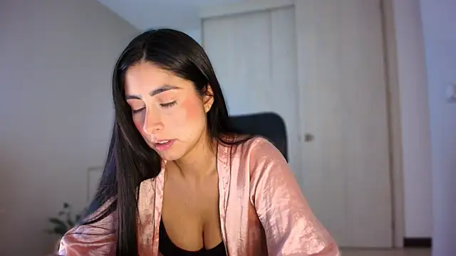 auroracaruso11 online show from 06/12/26, 08:08