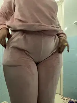 Layla-daloua online show from 02/06/26, 08:56