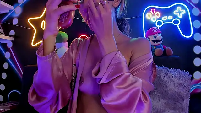 Snapshot of ParisFox_ chatting on 03/18/25, 08:15 ParisFox online show from 03/18/25, 08:15