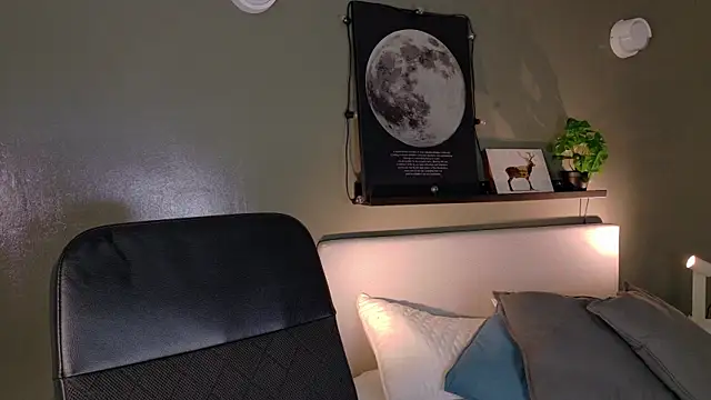 Snapshot of ParisFox_ chatting on 10/21/25, 07:36 ParisFox online show from 10/21/25, 07:36