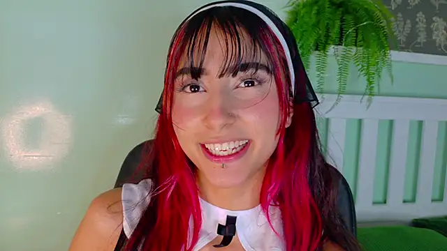 Snapshot of ParisFox_ chatting on 11/08/25, 11:47 ParisFox online show from 11/08/25, 11:47