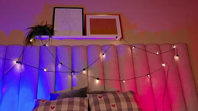 Snapshot of ParisFox_ chatting on 02/03/26, 08:47 ParisFox online show from 02/03/26, 08:47