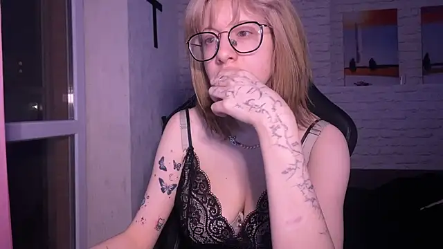 Snapshot of moundliicht1 chatting on 02/28/25, 06:41 moundliicht1 online show from 02/28/25, 06:41