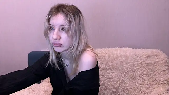 Snapshot of moundliicht1 chatting on 11/07/25, 08:31 moundliicht1 online show from 11/07/25, 08:31