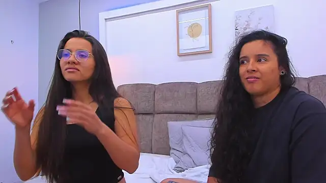 Snapshot of Dilan_y_Mia chatting on 01/21/25, 06:34 Dilan y Mia online show from 01/21/25, 06:34
