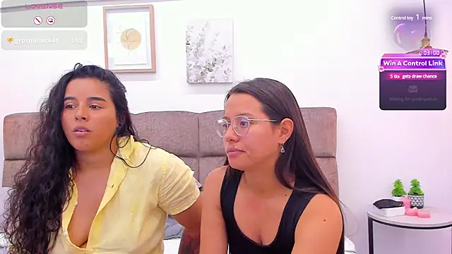 Snapshot of Dilan_y_Mia chatting on 03/08/25, 04:17 Dilan y Mia online show from 03/08/25, 04:17
