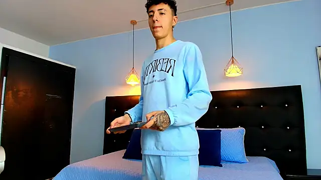 Lobo 17  online show from 02/16/25, 04:09