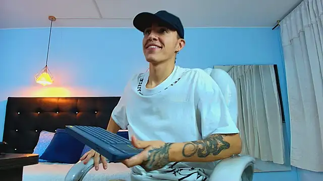 Lobo 17  online show from 03/01/25, 03:53